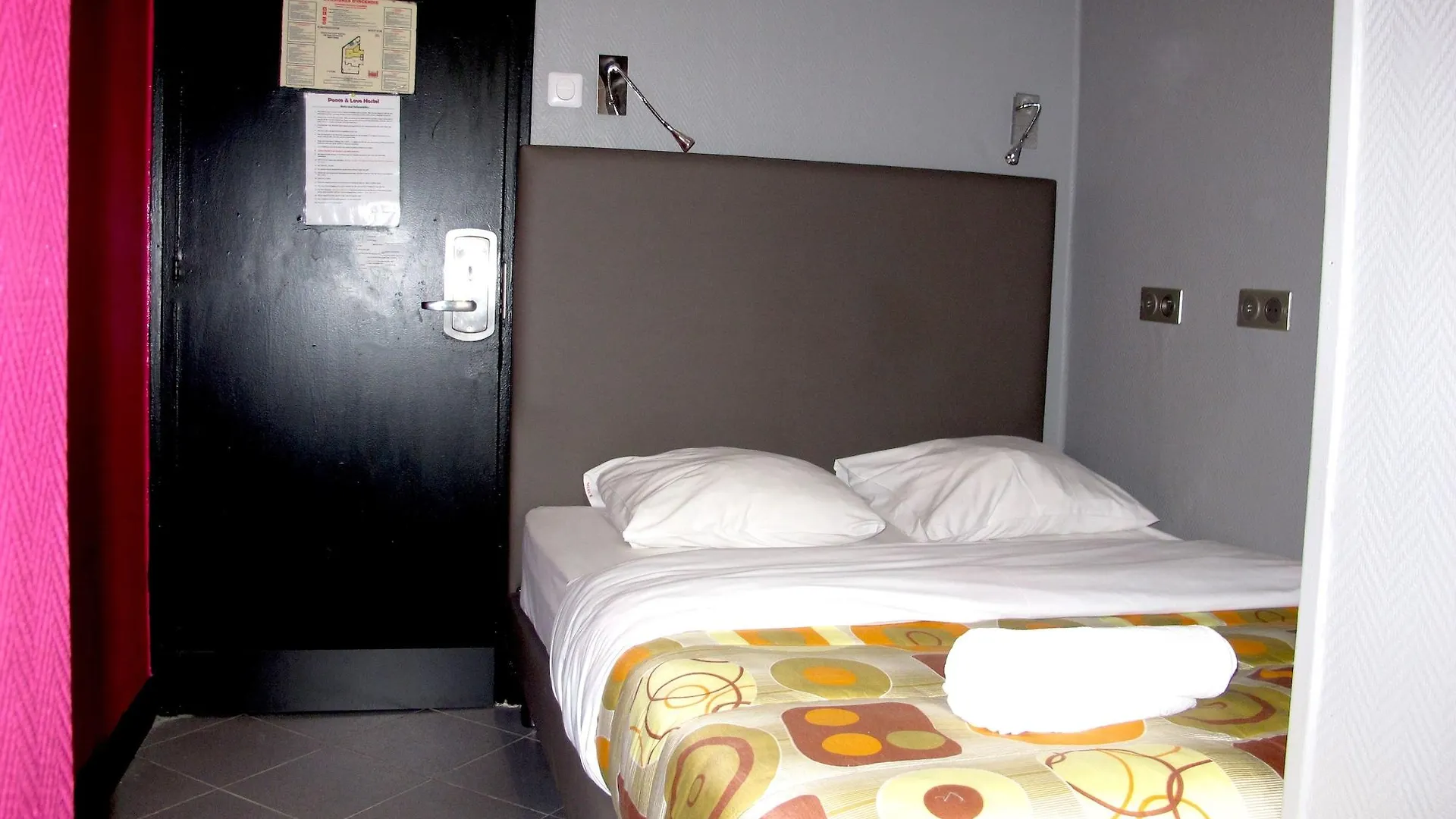 Peace & Hostel *