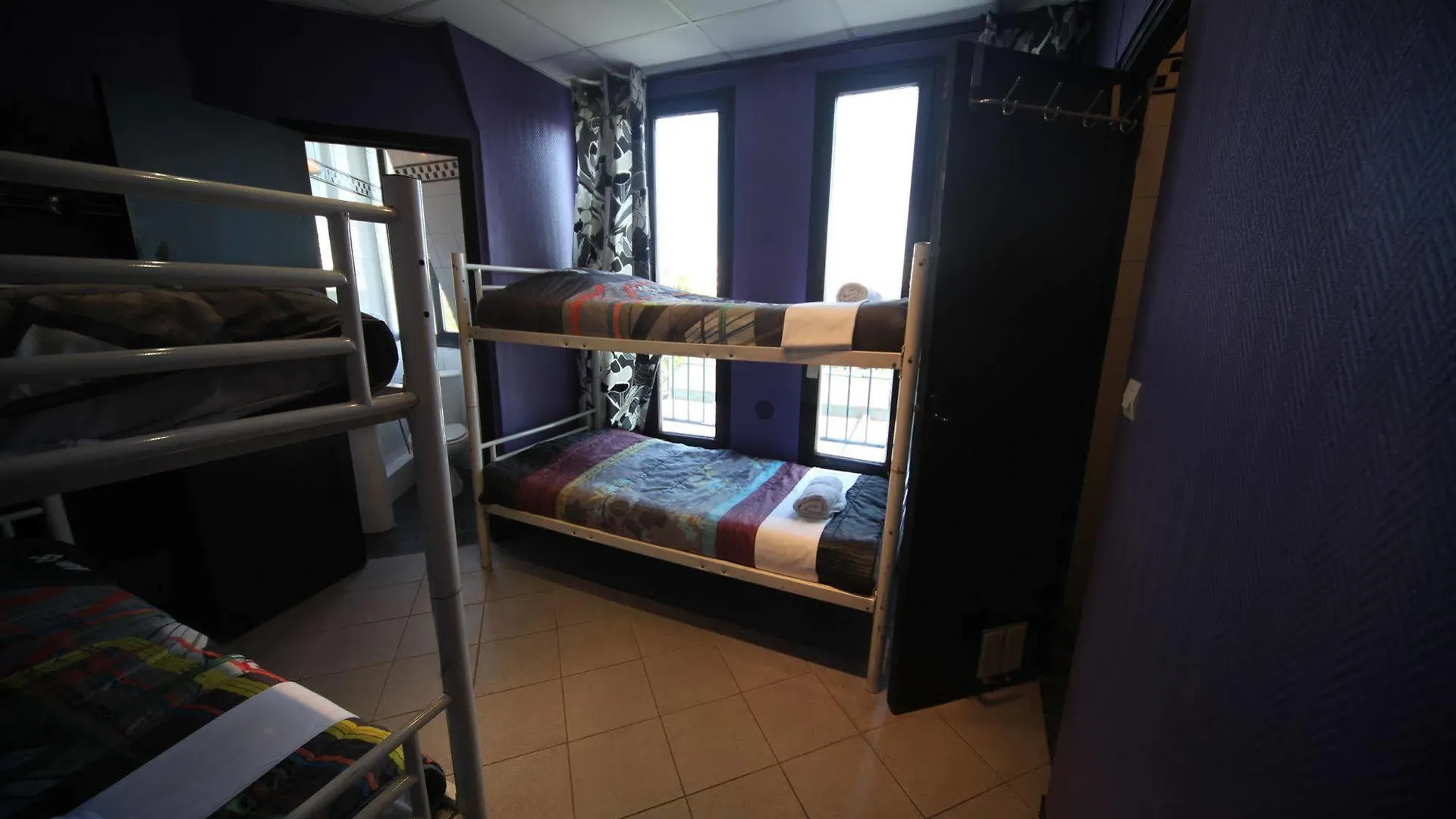 Hostel Peace & Paris